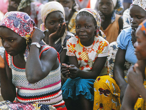 Gruppe junger Frauen in Kamerun