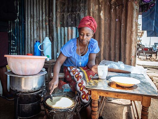 Chapatistand in Kibera, Nairobi. Die Preise steigen Menschen leiden Hunger.