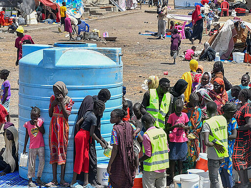 Wasserausgabestelle für südsudaneische Flüchtlinge, die aus dem Sudan zurückgekehrt sind.