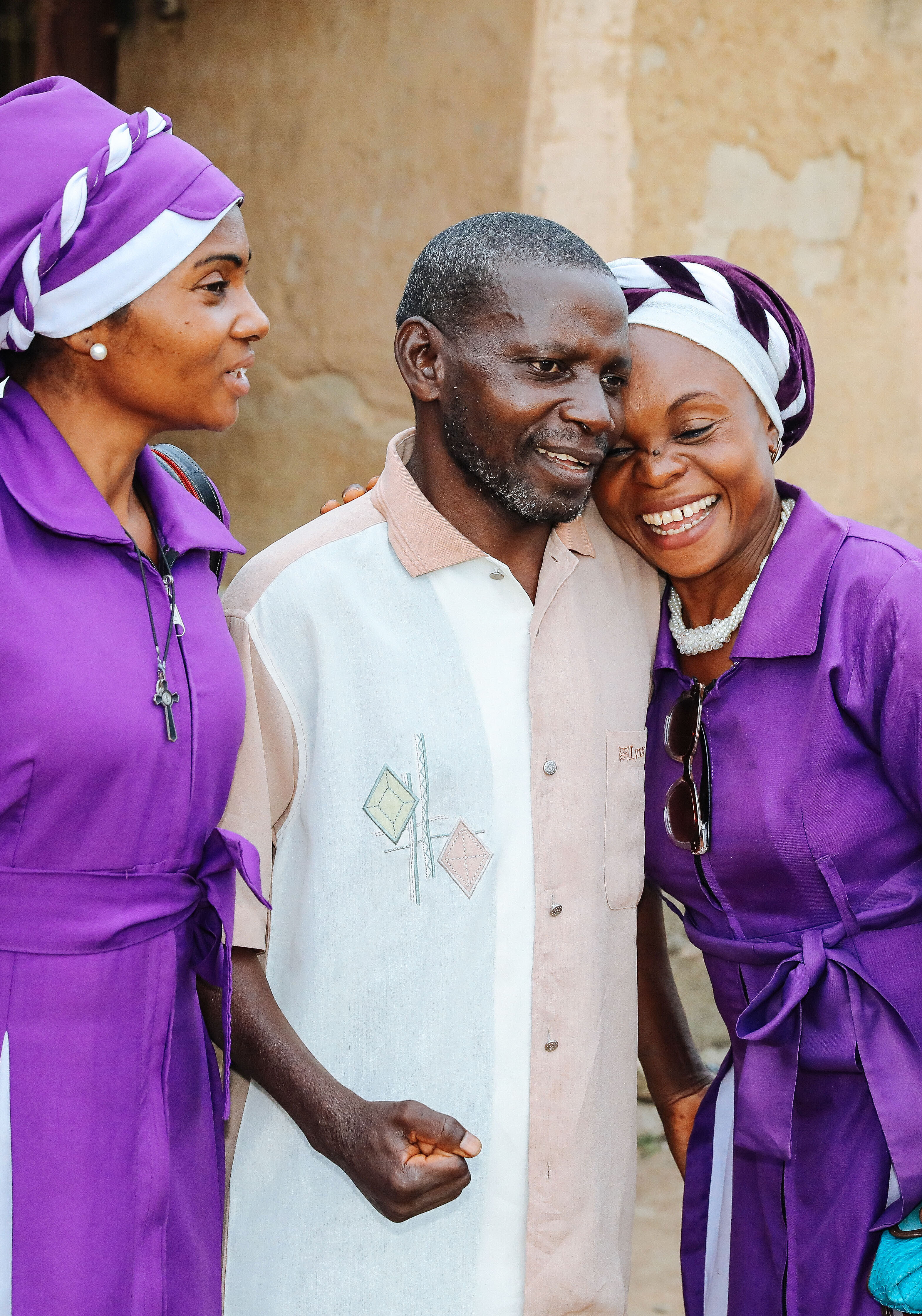 Die Katechistinnen Augustina Adikwu und Patricia Okoh sind in einer Gemeinde in Jos unterwegs.