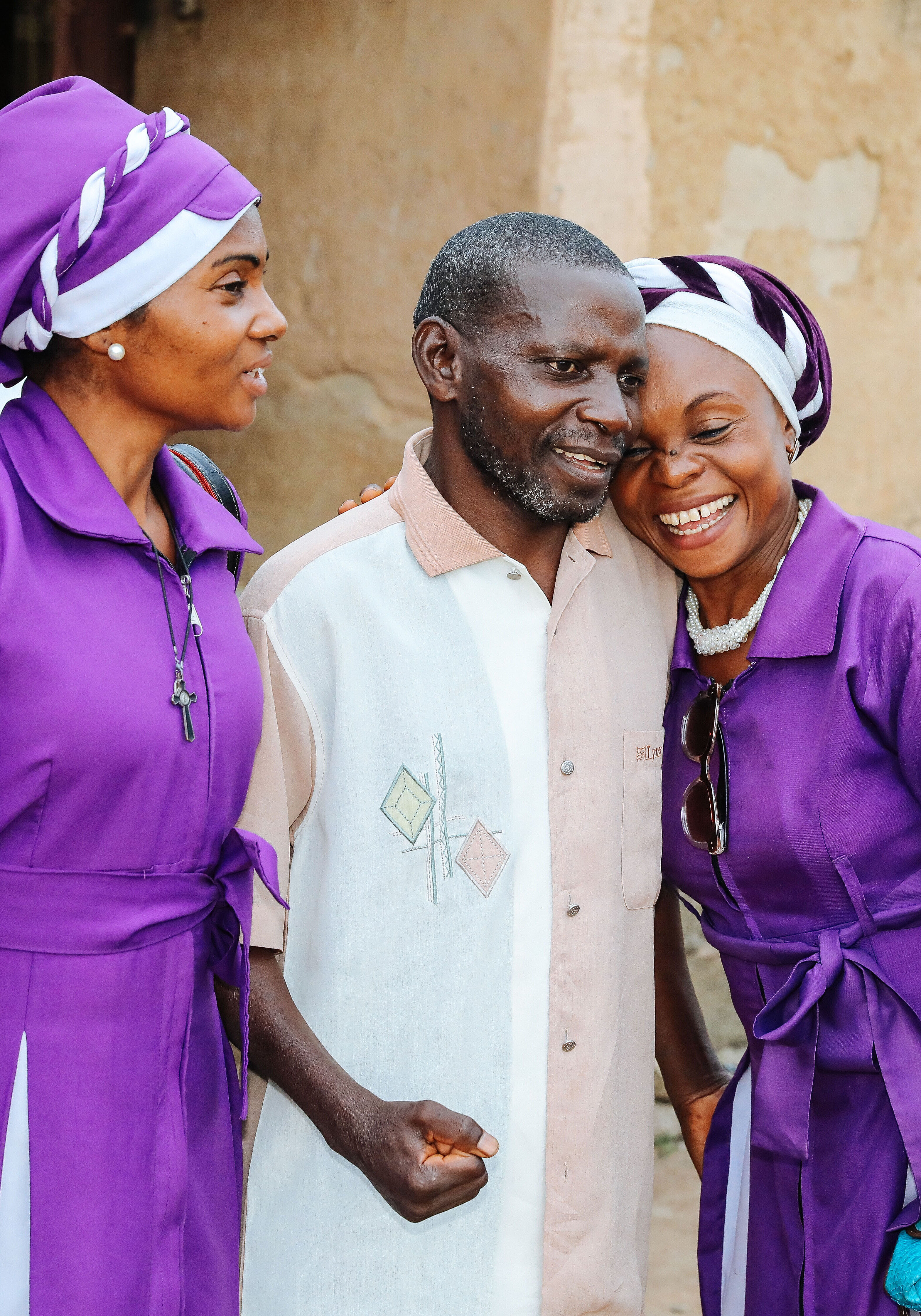 Die Katechistinnen Augustina Adikwu und Patricia Okoh sind in einer Gemeinde in Jos unterwegs.
