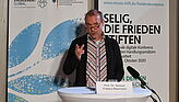 Impulsreferat Professor Dr. Norbert Frieters-Reermann am zweiten Tag der Friedenskonferenz