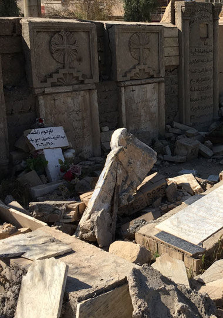 Vom IS zerstörte Gräber in Karamlesh, Ninive-Ebene, Nordirak