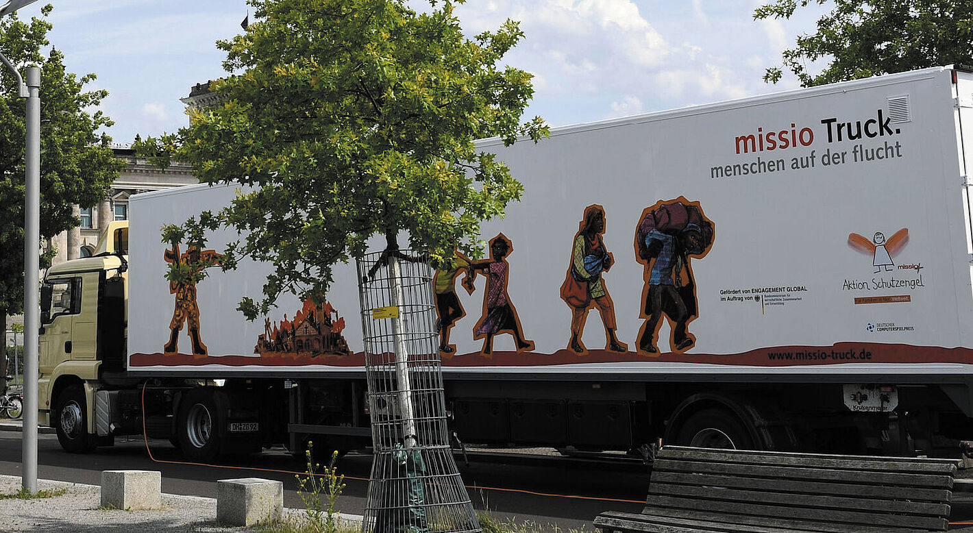 missio-Truck Menschen auf der Flucht