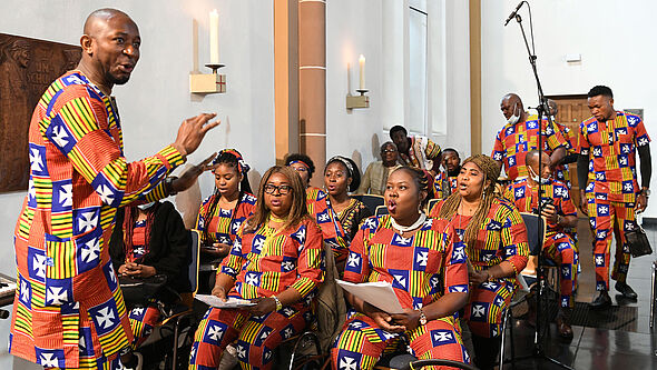 Der Chor beim Eröffnungsgottesdienst zum Monat der Weltmission 2021.