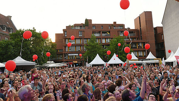 Beim Konzert von Patricia Kelly auf dem Katholikentag 2018 in Münster ließ das Publikum gemeinsam Luftballons in den Himmel steigen.