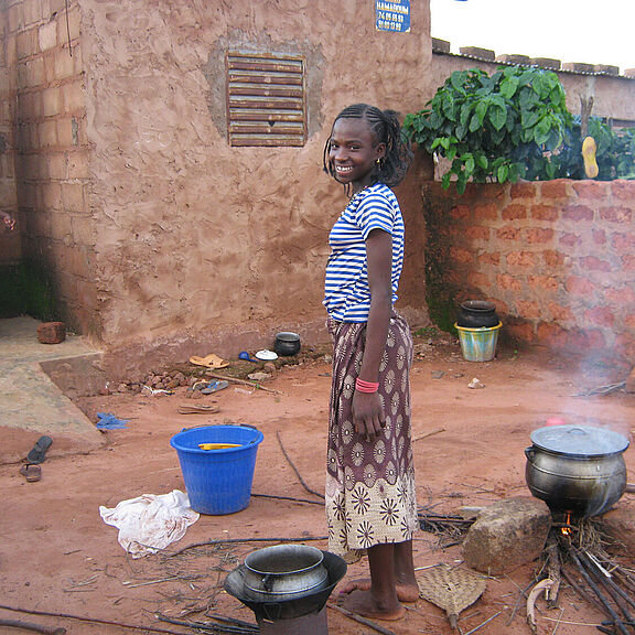 Ayba musste mit ihrer Familie vor dem brutalen Terror islamistischer Milizen in Burkina Faso fliehen. 