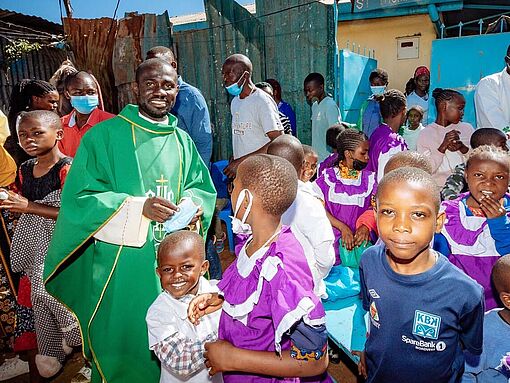 Katholische Sonntagsmesse im Kibera-Slum