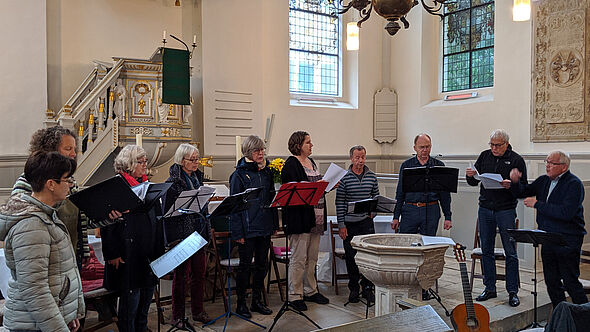 In der evangelischen Kirche in Gemen: Ein Projektchor probt für den nächsten Auftritt.
