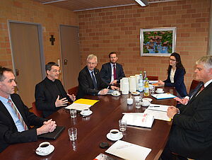 Markus Grübel im Gespräch mit missio-Präsident Prälat Dr. Klaus Krämer und missio-Experten zum Thema Religionsfreiheit. 