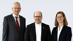 Der missio-Vorstand ab Juli 2023 (v.l.n.r.): Dr. Gregor von Fürstenberg (Vizepräsident), Pfarrer Dirk Bingener (Präsident), Anne Wunden (Vorstandsmitglied)