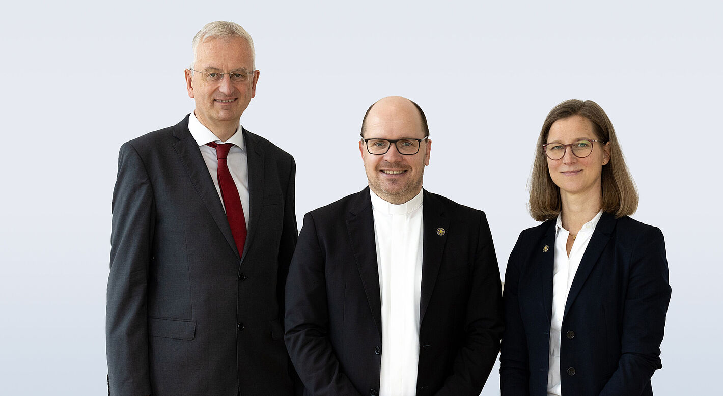 Der missio-Vorstand ab Juli 2023 (v.l.n.r.): Dr. Gregor von Fürstenberg (Vizepräsident), Pfarrer Dirk Bingener (Präsident), Anne Wunden (Vorstandsmitglied)