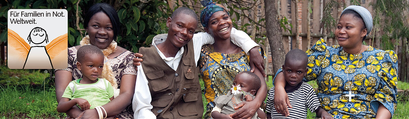 Familie in einem Traumazentrum in der Demokratischen Republik Kongo mit Sozialarbeiterin Thérèse Mema.
