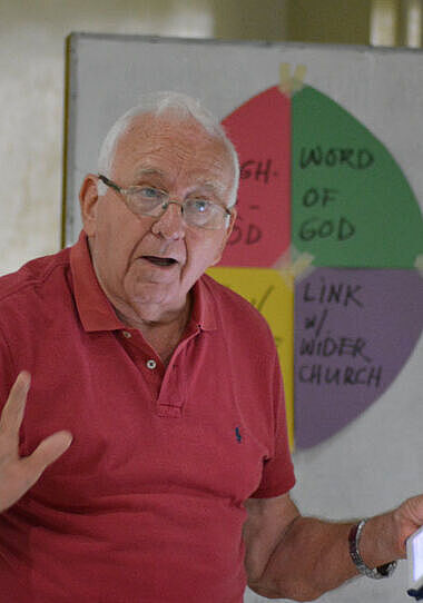 Father Mark Lesage erklärt die vier Merkmale kleiner christlicher Gemeinschaften.