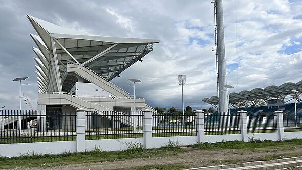 Das Stadion für die pazifischen Spiele wurde von Chinesen gebaut.